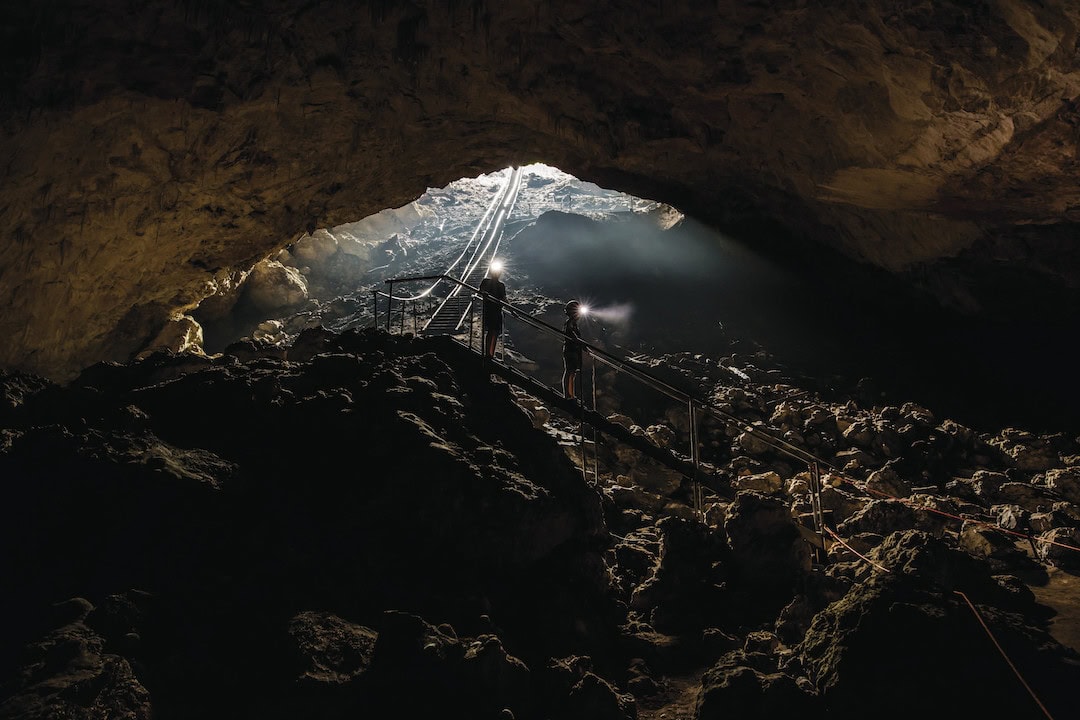 Tourists visiting Mammoth Cave, one of the best caves in Western Australia. Image: Tourism Western Australia.