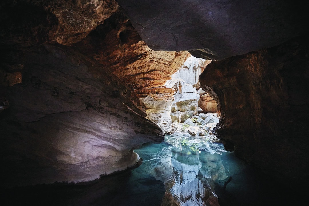 Pristine blue water at the Mimbi Caves. Image: Tourism Western Australia.