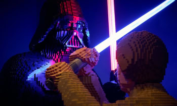 DarthVader_Vs_LukeSkywalker_Source_MuseumsVictoria_Photographer_EugeneHyland (1) DarthVader_Vs_LukeSkywalker_Source_MuseumsVictoria_Photographer_EugeneHyland (1)